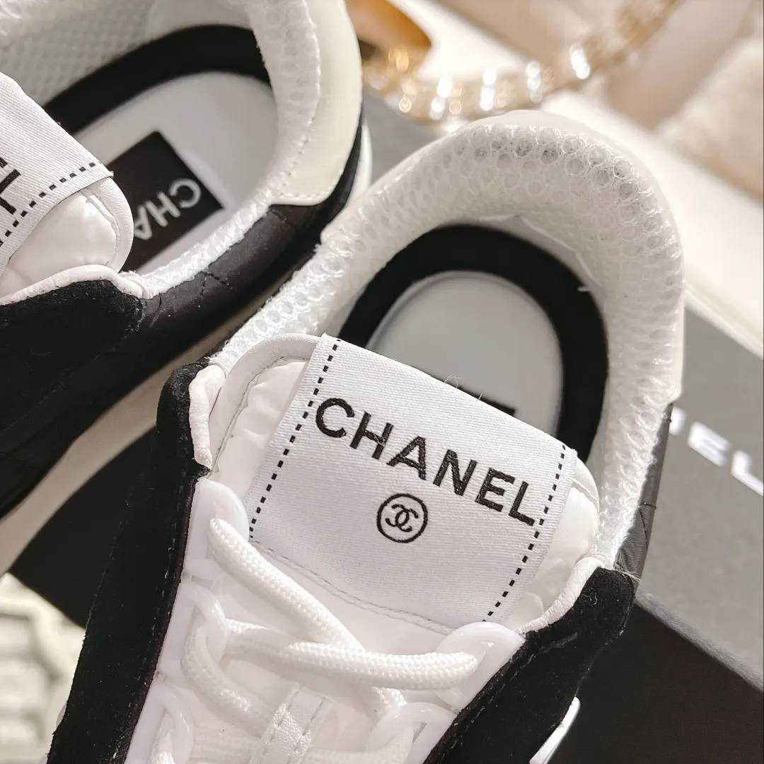 👟👟Ex-factory price 600 Chanel 23C Latest hot style Panda Black and white sneakers Casual sneakers Xiaoxiang Year-end hot item Classic black and white Panda color diamond fresh color matching Coco girls must buy, super beautiful fabric: original customized cowhide + technical cloth inner lining: original imported breathable mesh lining outsole: original molded rubber + T👟👟 ex-factory price U combination Bottom thickness: 3CM Size: Women's 35-40